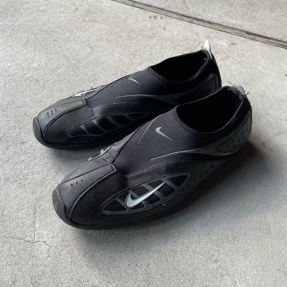 VINTAGE ACG NIKE 00s Y2K Men's Black and Silver Slip-On Athletic Water Shoes 9